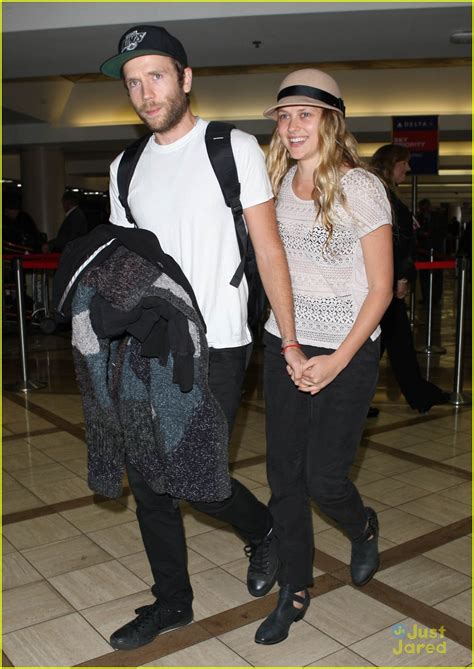 full sized photo of teresa palmer marc webber airport kisses 02 teresa palmer and mark webber