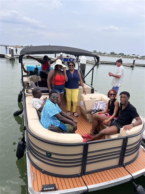 2023 Massimo Pontoon 24' for Rent in Rockwall! | Getmyboat