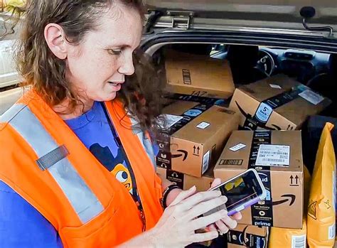 You pick up deliveries from amazon's warehouses and then drop them at the customer's home or office. Amazon Flex is in KC, but the job is hard to get | The ...