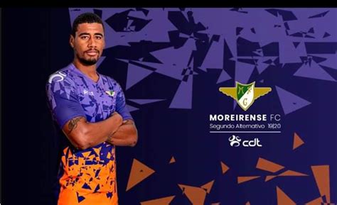 Entre equipamentos principais chineses e terceiros equipamentos espanhóis, na lista consta também a indumentária principal de uma equipa portuguesa, o moreirense. Equipamento alternativo Moreirense FC. : PrimeiraLiga