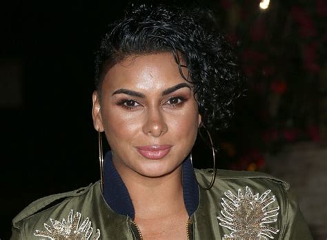 Laura Govan Hits Back At Hater Who Implies Shes A Bad Mom