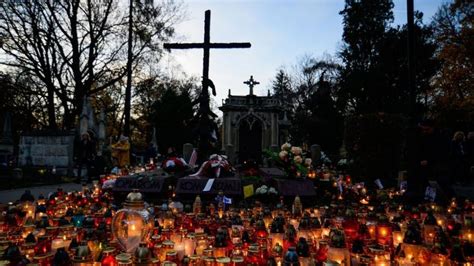 Was bedeutet pfingsten für die kirche? Und was ist Allerseelen?: Allerheiligen 2019: Was gefeiert ...