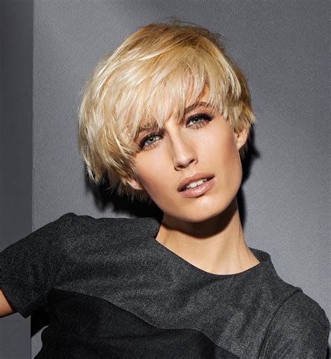 Mais les cheveux fins n'ont pas que des défauts ! Toutes les coupes qui donnent du volume aux cheveux fins | Coupe de cheveux, Coupe de cheveux ...