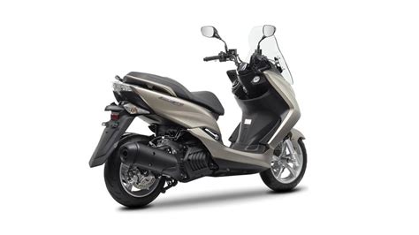 If you believe that commuting can never be enjoyable, yamaha's majesty 125 is here to put you straight. Yamaha Shows the New Majesty S 125cc Scooter - autoevolution