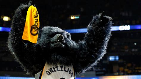 Download 4,800+ royalty free grizzlies mascots vector images. Grizzlies mascot goes WWE on other mascots during Spurs ...