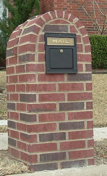 Mailbox liner to ensure ease of future mailbox replacement. Gallery For Brick Mailbox With Planter | Brick mailbox ...