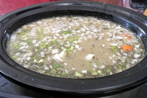 This navy bean and ham soup is so easy to make, and is made easier with the crock pot. Mom, What's For Dinner?: Crock Pot Navy Bean Soup