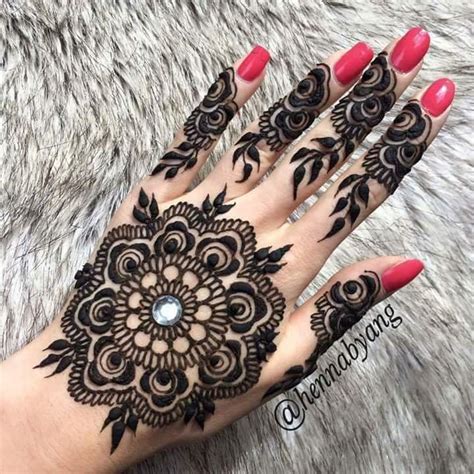 Traditional And Simple Round Mehndi Designs You Should Definitely Try