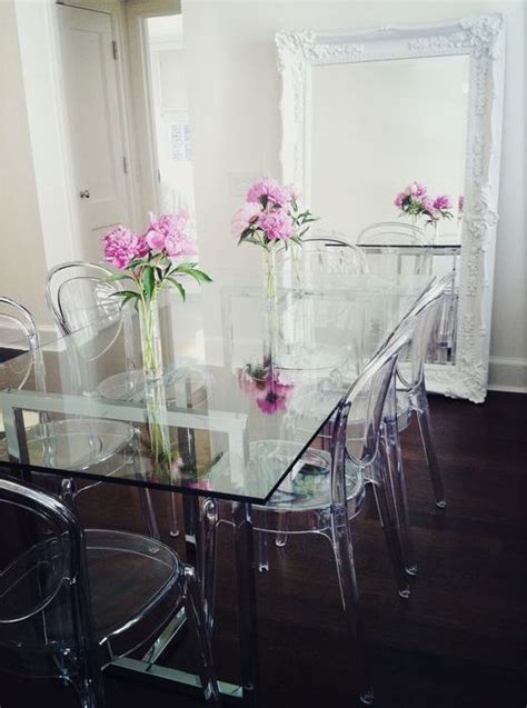 A dining room decor for people who prefer luxury and comfortable indoors. 30 Ways To Incorporate A Glass Dining Table Into Your ...