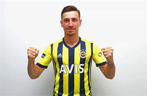 Fenerbahçe'nin 2016/ 2017 sezonunda giyeceği formalardan ikisi internete sızdı. Fenerbahçe transferi yeni forma ile açıkladı - Tele1