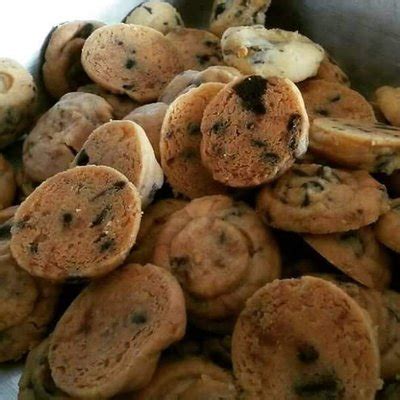 Bakarlah biskut raya anda pada hari ini dan rasailah kelazatannya. 20 Resepi Biskut Raya Viral Azlina Ina