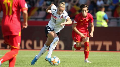 Seit 2015 schnürt die mittelfeldspielerin die schuhe für den sc freiburg, in 73 pflichtspielen schoss sie seitdem 27 tore. Gwinn: "Ich dachte einfach nur Wow" :: DFB - Deutscher ...