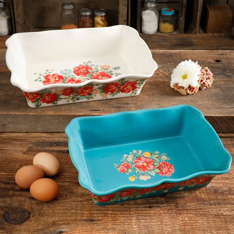 The size is perfect for serving individual portions whether you are having an. The Pioneer Woman Vintage Floral 2-Piece Bakeware Set ...