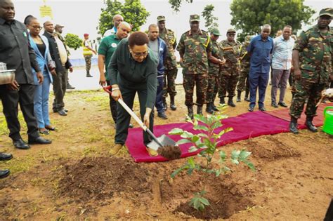 Waziri Dktstergomena Aongoza Upandaji Miti Makao Makuu Ya Jkt Chamwino Dodoma Full Shangwe Blog