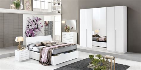 Questa camera da letto moderna completa che mondo convenienza offre a soli 520€, è una perfetta soluzione per tutti gli amanti delle linee semplici. Camere da letto - Mondo Convenienza