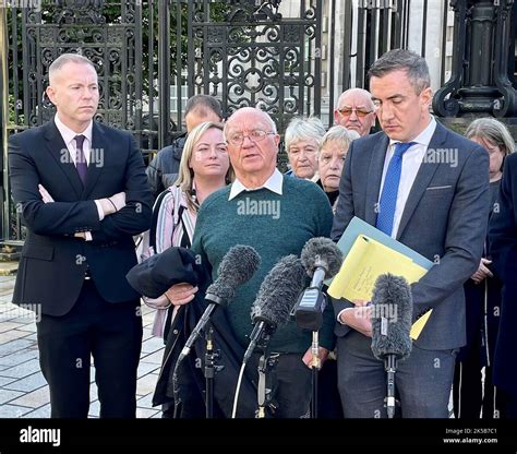 John Mcevoy Au Centre Avec L Avocat Gavin Booth à Droite Le Député De Sinn Fein Pour South