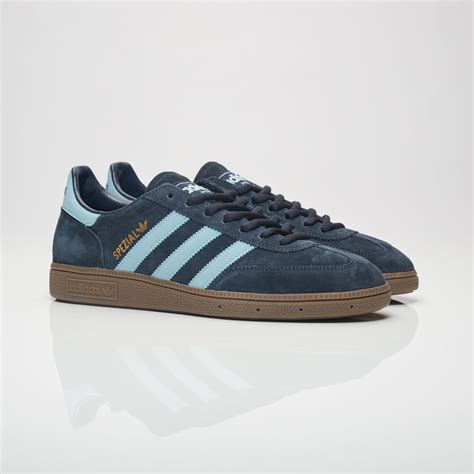 Stylized as adidas since 1949) is a german multinational corporation, founded and headquartered in herzogenaurach, germany, that designs and manufactures shoes, clothing and accessories. adidas Spezial - 34988 - Sneakersnstuff | sneakers ...