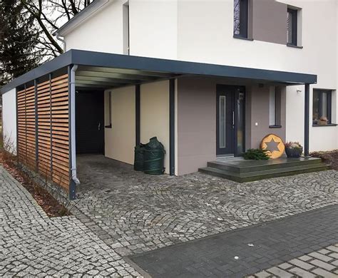 Man muss nicht erst weit laufen, um an sein auto zu kommen. Ähnliches Foto | Vordach haustür, Eingang überdachung ...