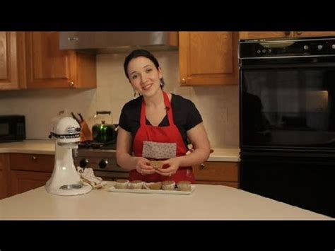 132 579 просмотров 132 тыс. Gluten-Free Cupcake Recipe : Gluten-Free Foods - YouTube