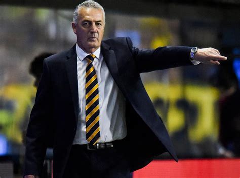 Gustavo julio alfaro (born 14 august 1962) is an argentine former footballer and currently a manager, coach of boca juniors. Gustavo Alfaro comenzó a despedirse de Boca Juniors ...