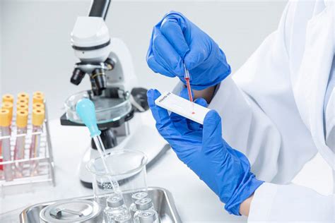 미 당국은 모더나 백신의 경우 절반만 투여해도 비슷한 예방 효과를 내는 것으로 나타났다고 설명했습니다. 아스트라제네카 백신논란 반사익 모더나 주가 급등한 이유(월 ...