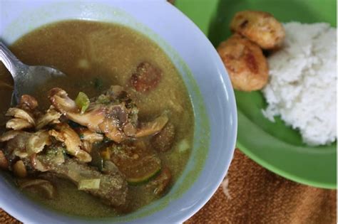 Seperti kebanyakan daerah lainnya di indonesia, medan juga punya soto khasnya sendiri. Resep Masakan Soto Medan dan Perkedel - Makanan Khas Indonesia