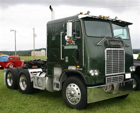 Short wheelbase 1979 freightliner cabover