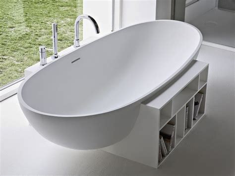 You can place a bathtub door or a shower. ellergy: MORE UNIQUE BATHTUBS