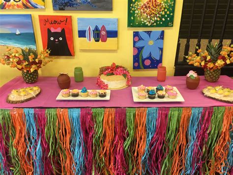 You had them at aloha. Hawaiian themed party decoration, #DIY #themeparty Moana ...