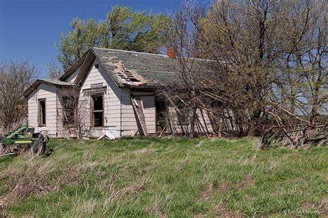 Rundown And Abandoned Farm House Abandoned Houses Abandoned Farmhouse