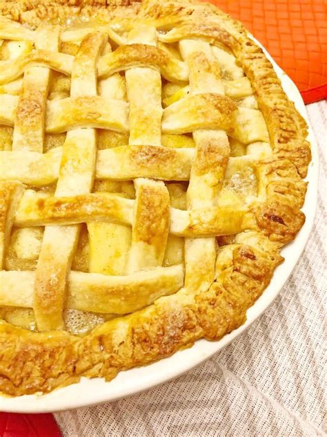 After tossing unpeeled apples and spices in a baking dish, you'll assemble a quick lattice from pastry strips. Homemade Lattice Apple Pie Recipe - momhomeguide.com | Apple pie lattice, Apple pie recipes ...