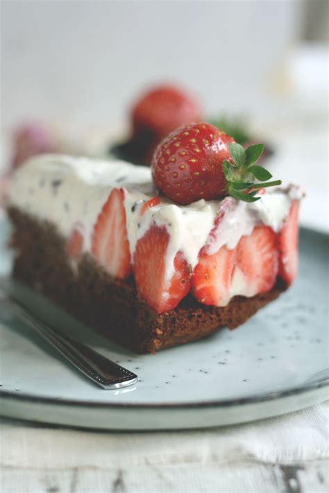 Erdbeerkuchen Mit Quark Sahne Und Schokoboden