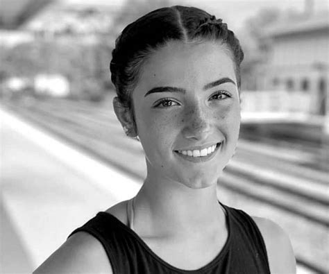 Dixie was born in 2001, making her three years older than charli. Charli D'Amelio - Bio, Facts, Family Life, Achievements