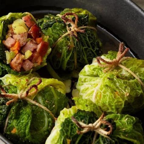 Petits choux verts farcis à la Saucisse de Montbéliard