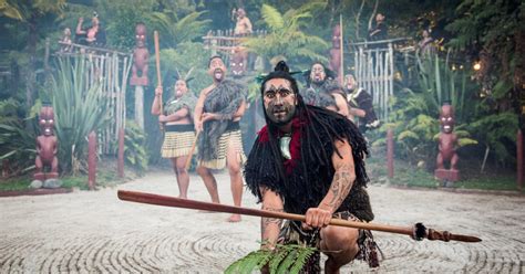 ロトルアでマオリ文化を体験 100 ピュアニュージーランド