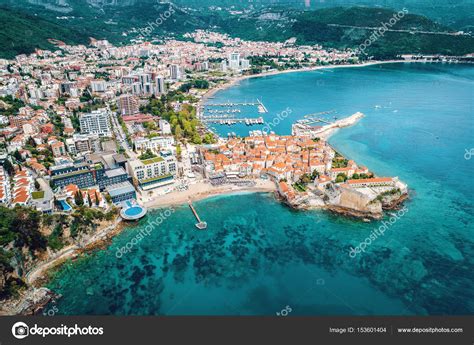 Budva marina was host to periodic boat shows, but in recent years it has been losing primacy to the larger and more luxurious porto montenegro. Budva, Montenegro. Luchtfoto — Stockfoto © ozimicians ...