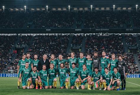 Partita del cuore 2019, l'evento che coinvolge artisti e sportivi per sostenere telethon, ecco le nostre videointerviste tutto esaurito ieri all'allianz stadium di torino per la partita del cuore 2019, in. Partita del Cuore, Campioni per la Ricerca di nuovo in ...
