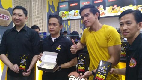 Sang pisang milik kaesang pangarep sudah menambah lebih dari 70 outlet yang founder sang pisang, kaesang pangarep dan yuwono wicaksono (sony) founder goorita indonesia. Bisnis Sang Pisang, Kaesang Gandeng Pengusaha Muda asal ...