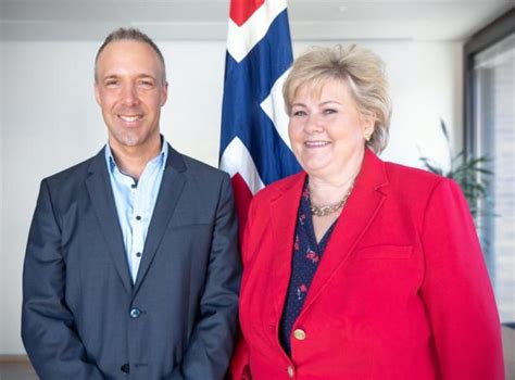 Norwegens ehemaliger ministerpräsident jens stoltenberg konnte nach dem utøya attentat 2011, aufgrund seiner handlungen und ergreifenden reden, viel zuspruch ernten. Norwegens Ministerpräsidentin Erna Solberg: "Unser ...