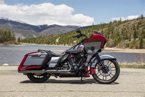 Harley davidson's 2017 street glide. 2019 Harley-Davidson CVO Model Updates: Street Glide ...