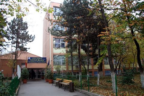 Cei opt ani de liceu sunt hotărâtori pentru formarea lui intelectuală. Liceul Teoretic "Lucian Blaga"