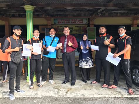 Pasukan blog smk seri tanjong di wakili oleh tiga orang pelajar iaitu saudari afiqah qistina binti azrul, saudari siti kamariah binti ismail saudari lee pei yin dan seorang guru pengiring smk dato haji talib karim. SMK SERI TANJONG, MELAKA