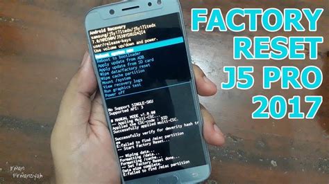 Tunggu beberapa saat hingga masuk ke android system recovery; Cara Reset Samsung Galaxy J5 Pro Karena Lupa Pola - YouTube