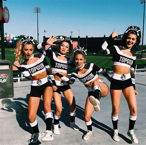 Pin By Chelsey Nguyen On Cheer Pic Ideas In 2020 Cheer Outfits Cheer