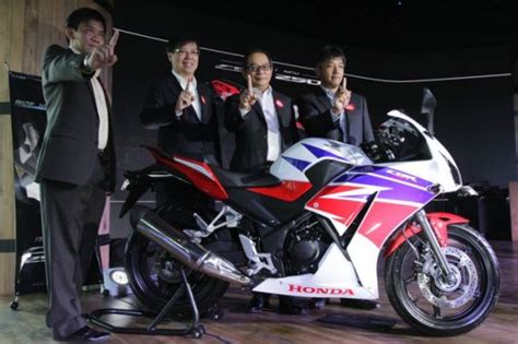 The engine produces a maximum peak output power of 34.87 hp (25.5 kw). New 2015 Honda CBR250R Launched With More Power & Twin ...