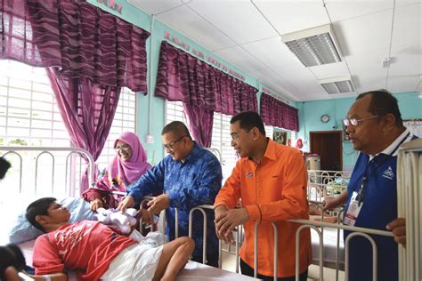 Jabatan kebajikan masyarakat komuniti : Kunjungan menyentuh hati | Harian Metro