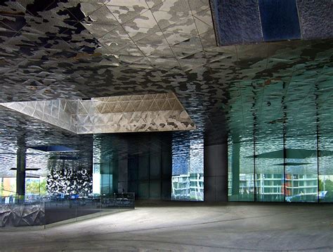 The international organization for public private cooperation. encuadres: edificio forum de barcelona (II)