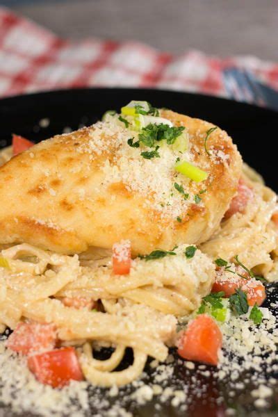 Also is it just me or does the homemade one look better than the olive garden one. Olive Garden Chicken Parmesan Vino Bianco Copycat | Recipe ...