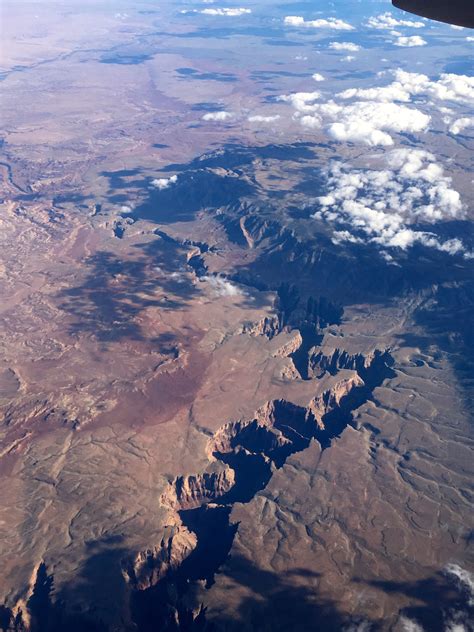Fan mit regenbogenflagge droht bundesweites stadionverbot. Blick aus dem Flugzeug über Arizona | Themenwoche ...