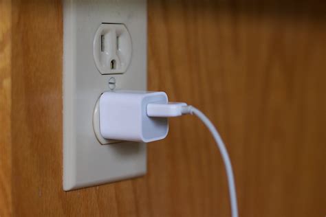 Why Your Electrical Plugs Keep Falling Out Of The Outlet Efficient